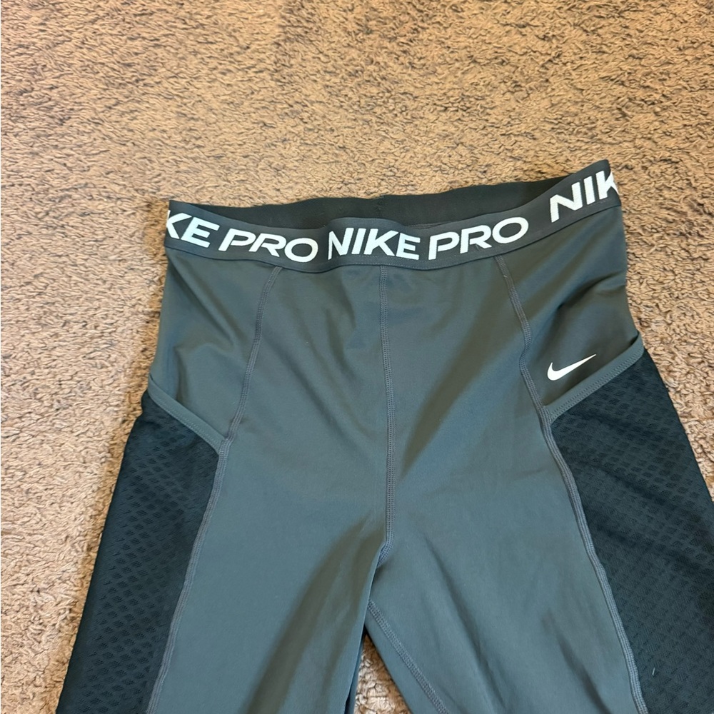 Nike Pro High Rise Crop Leggings Gray Size L Large $60 - Picture 3 of 9